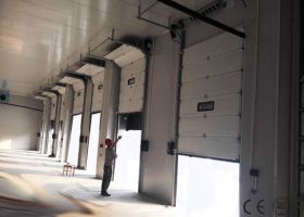 青島工業(yè)提升門提升企業(yè)形象【廣州奇翔】