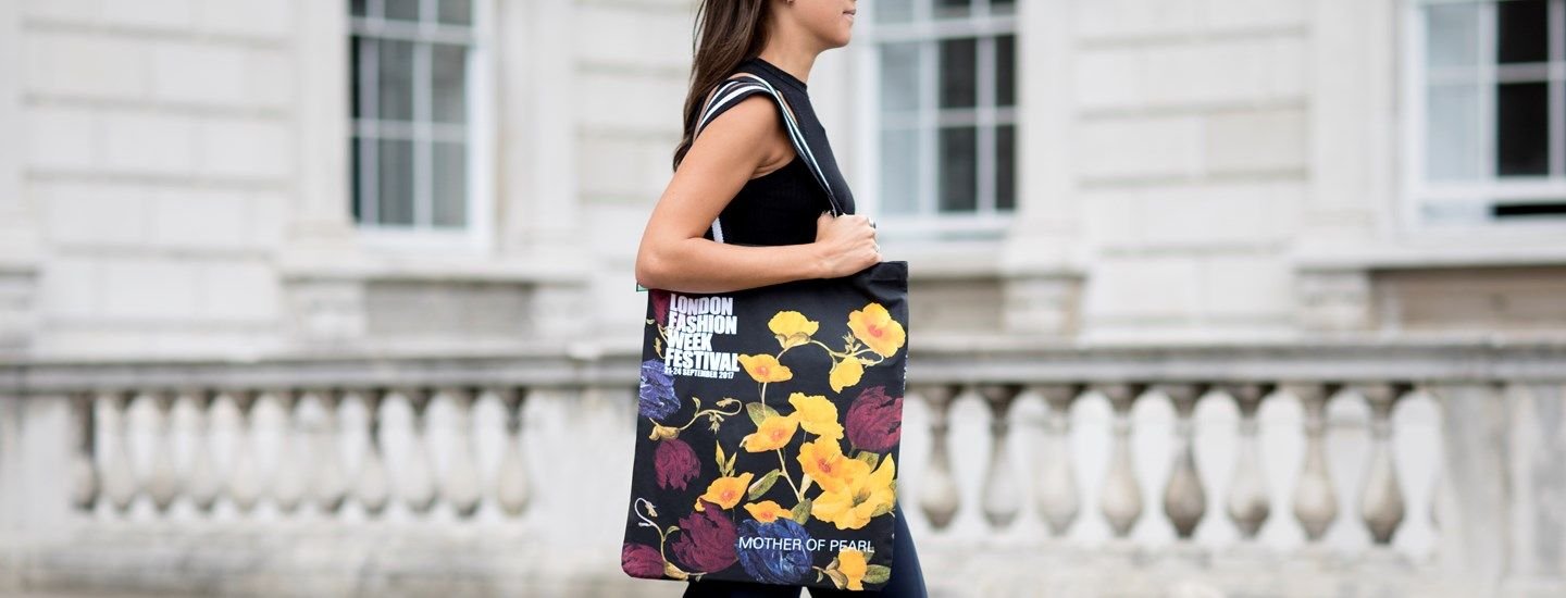 ELLE Style Calendar: Stylish with a Tote bag (March 26 - April 1) 1